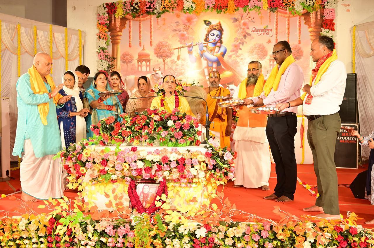 A moment at Teen Kalash Tiwari Mandir